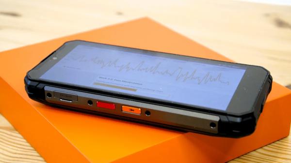 Рейтинг лучших прочных телефонов 2024 года